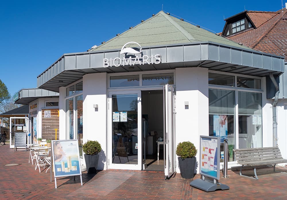 BIOMARIS Shop Greetsiel, kosmetikshop, boutique, ladenfront, gläser, bahnhofsnähe