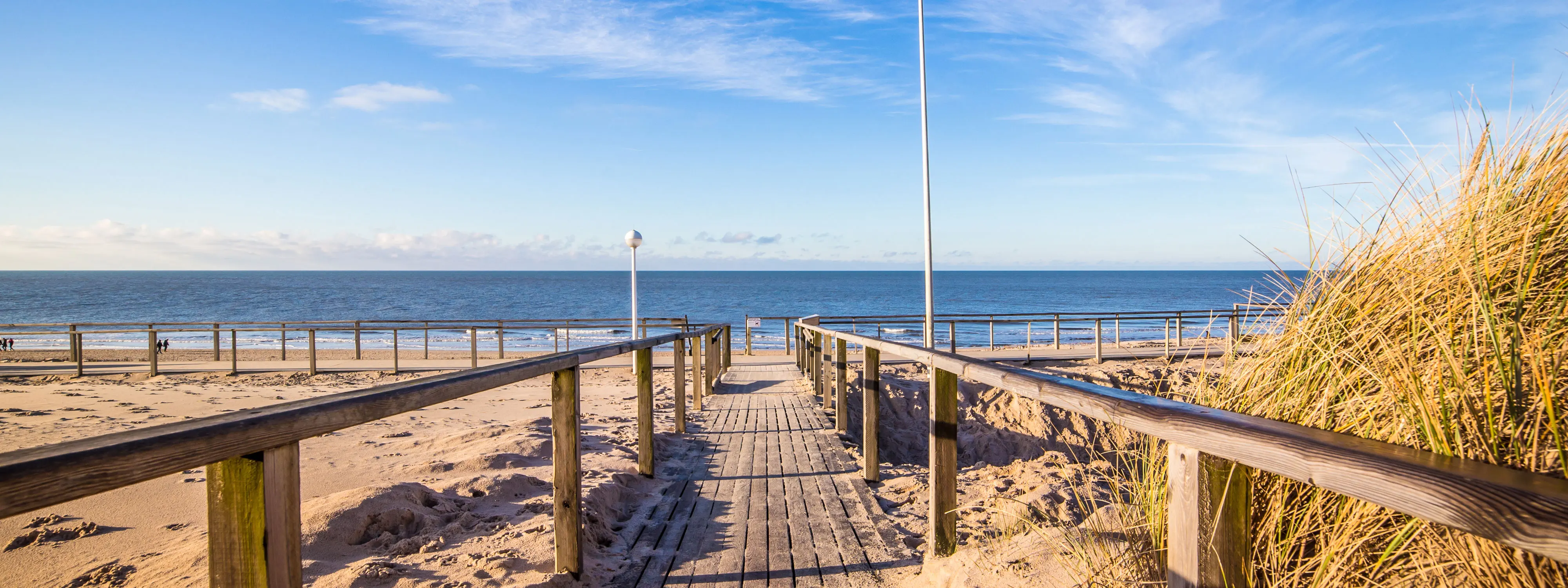 Strand, Holzsteg, Meer, Sanddünen, Strandhafer